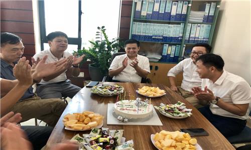 ĐÓN SINH NHẬT CÙNG MÁY BIẾN ÁP LE - NÉT ĐẸP TRONG VĂN HÓA DOANH NGHIỆP